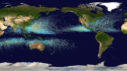 Uraganele: ce sunt, cum se nasc și de ce se numesc Harvey, Irma, Maria?