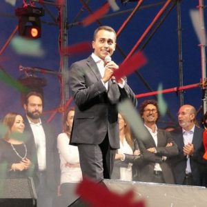 M5S, Vorwahlen-Farce: Di Maio-Anführer, 30 ja