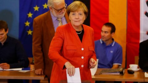 German elections, projections: Merkel in the lead but ultra-right flies and SPD collapses