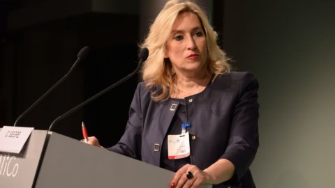 Segre (GLT): “Donne, imparate a gestire i vostri soldi e sarete libere”