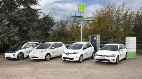 Auto elettriche, da ottobre 30 colonnine Enel sulla Roma-Milano