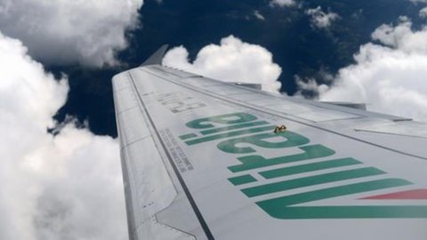 Alitalia entre miniaplazamientos y nuevos costes para los contribuyentes